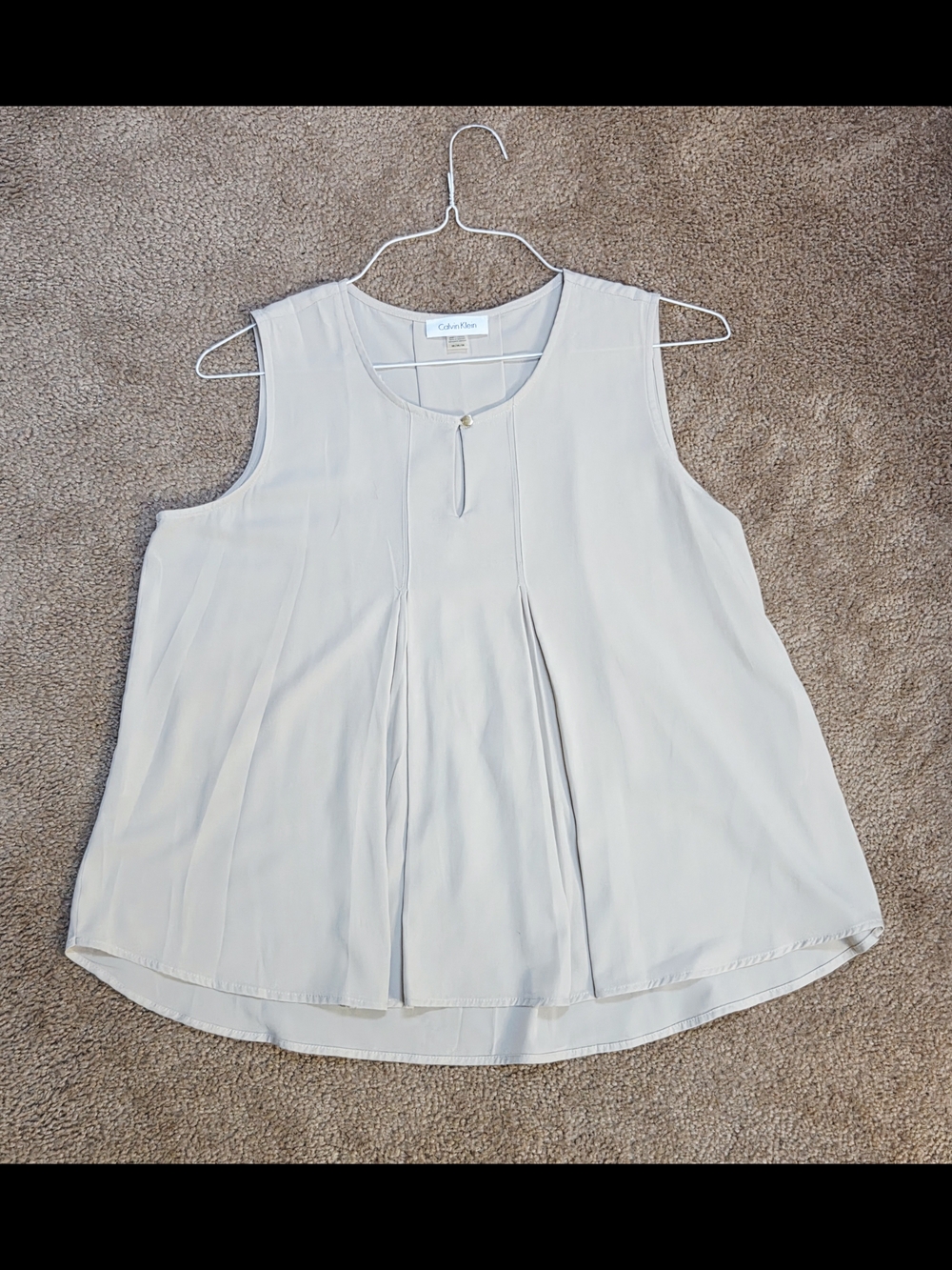 Croton Sleeveless Pleat-Front Blouse in Light Gray